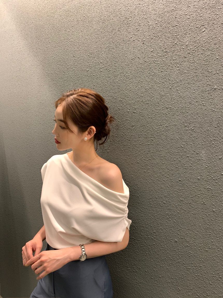 CGE8835-77B 夏季法式設計款斜肩露鎖骨T恤女氣質顯瘦上衣(3色)