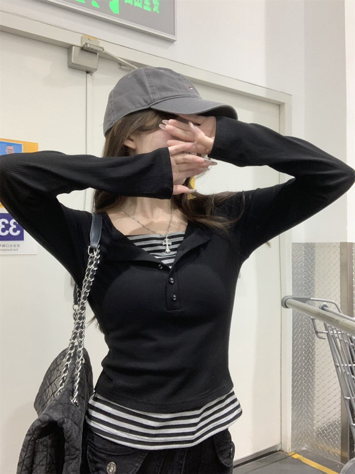 CGD6298-56B 秋冬修身撞色條紋紐扣拼接T恤