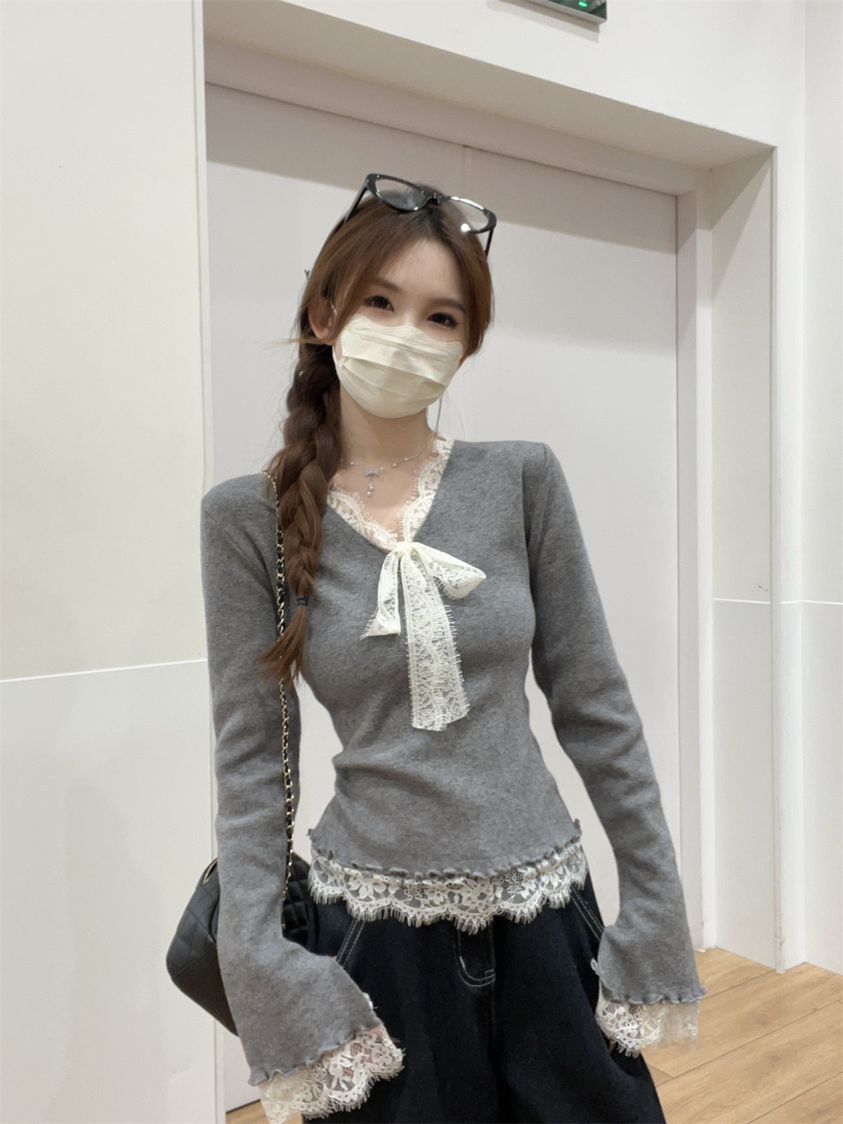 CGD20291-56B 秋冬韓版V領蕾絲拼喇叭袖設計針織衫(4色)