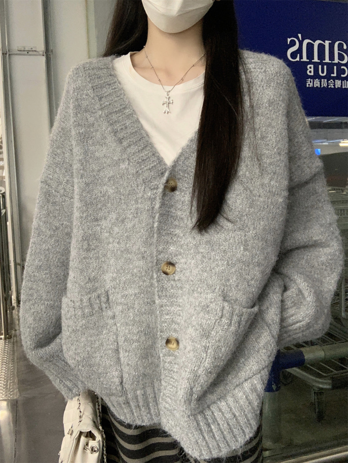 📺︎︎ CGC3203-56B 秋冬韓版寬鬆V領口袋氣質百搭加厚仿浣熊針織衫(3色)