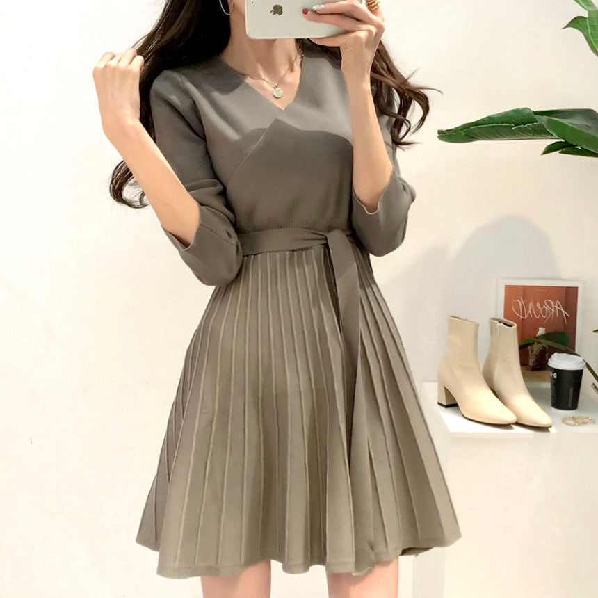 CGB8012-75B  秋裝V領收腰系帶中長款內搭毛衣裙(2色)