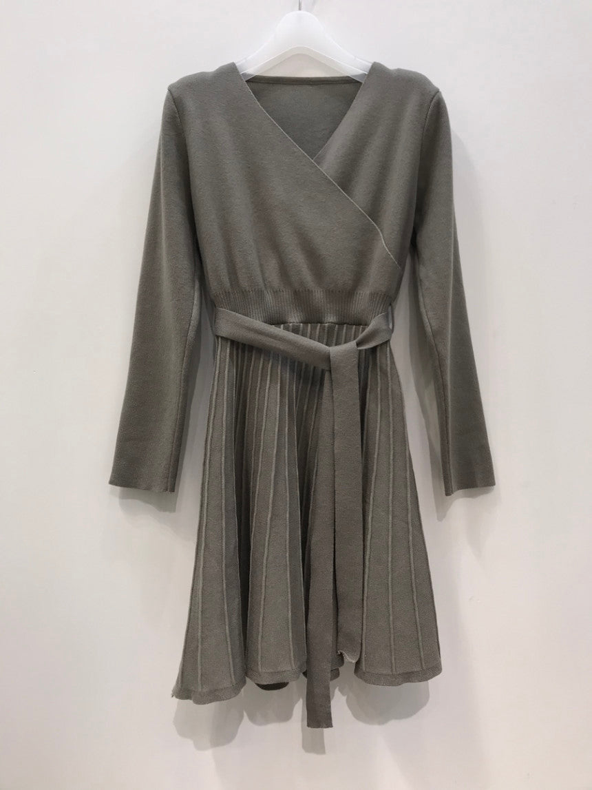 CGB8012-75B  秋裝V領收腰系帶中長款內搭毛衣裙(2色)