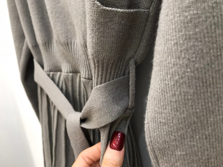 CGB8012-75B  秋裝V領收腰系帶中長款內搭毛衣裙(2色)