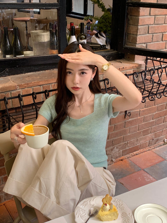 CGE888-120B 馬海毛超顯白小方領短款針織上衣(2色)