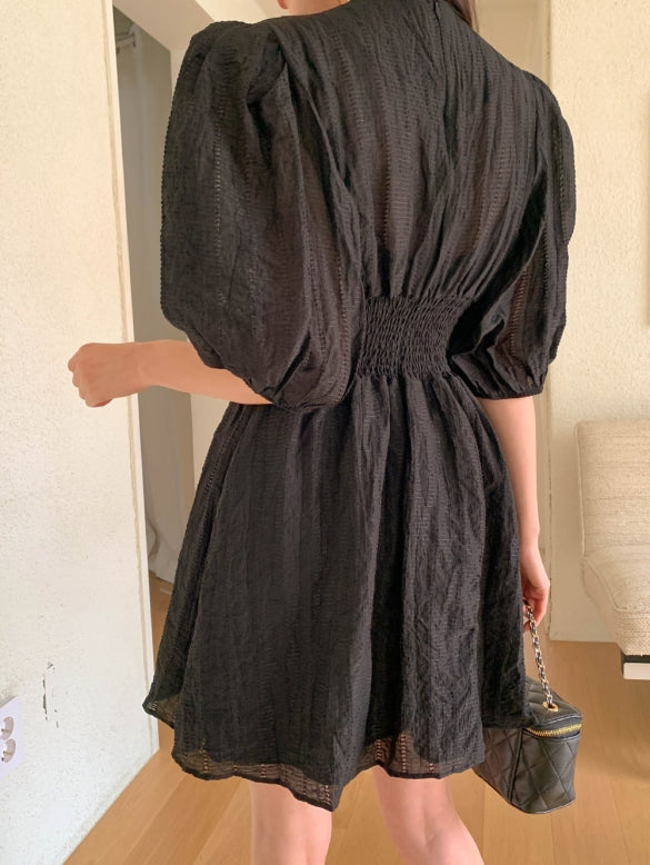 CGB7627-85B 夏季復古V領皺褶收腰顯瘦泡泡袖短裙連衣裙(2色)