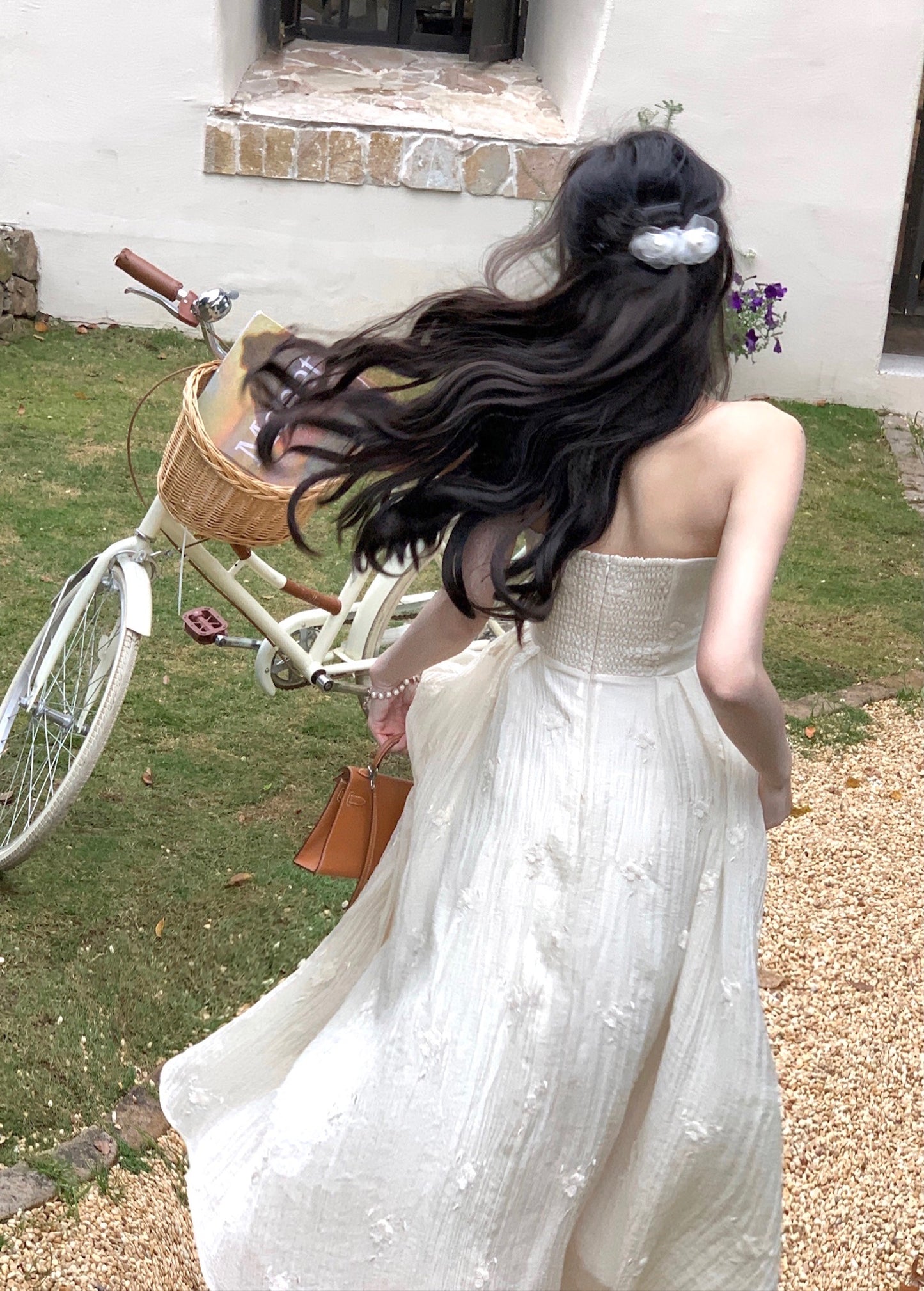 CGBXY 8153-137B 掛脖繡花褶皺收腰連衣裙