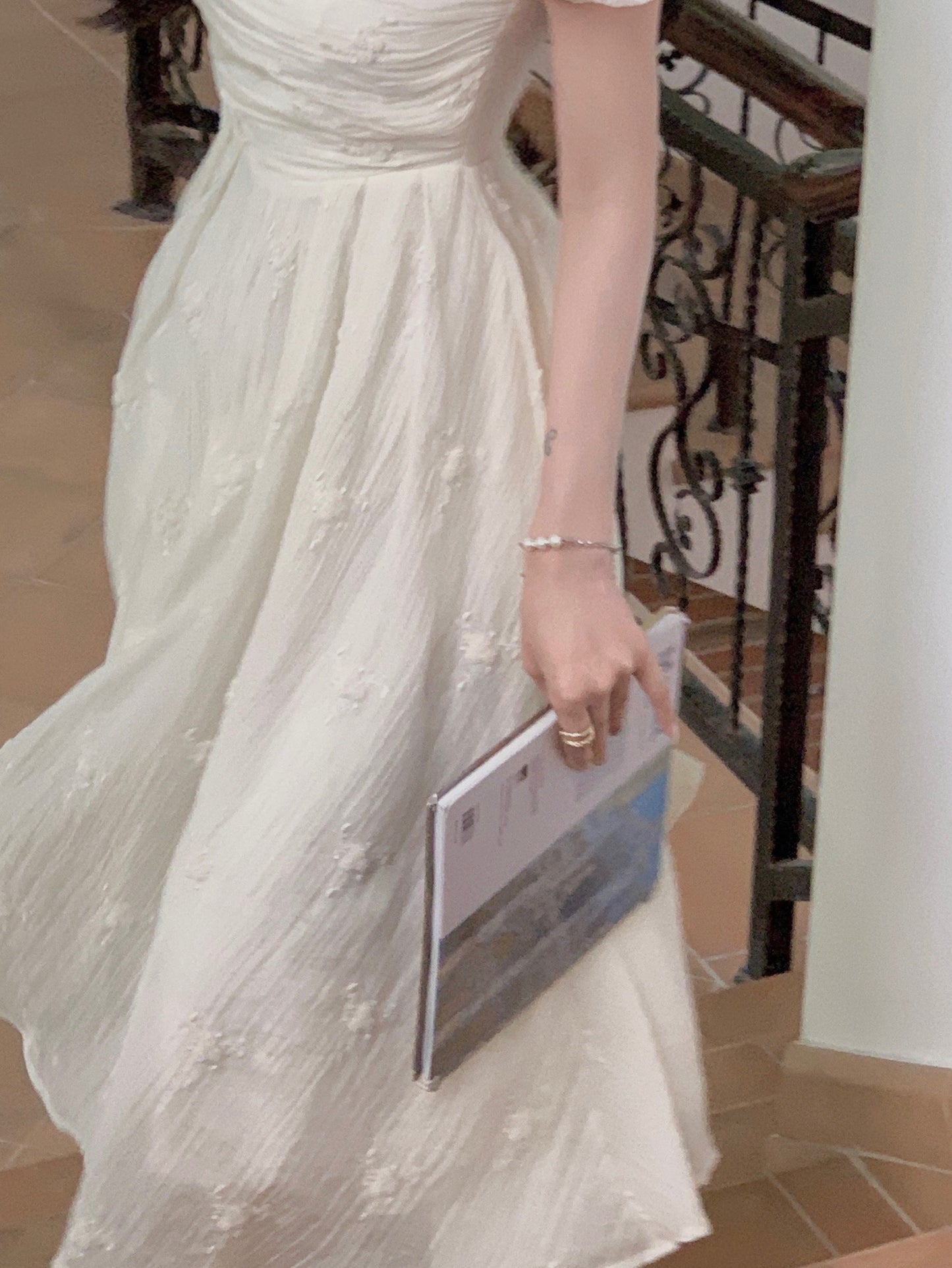 CGBXY 8153-137B 掛脖繡花褶皺收腰連衣裙