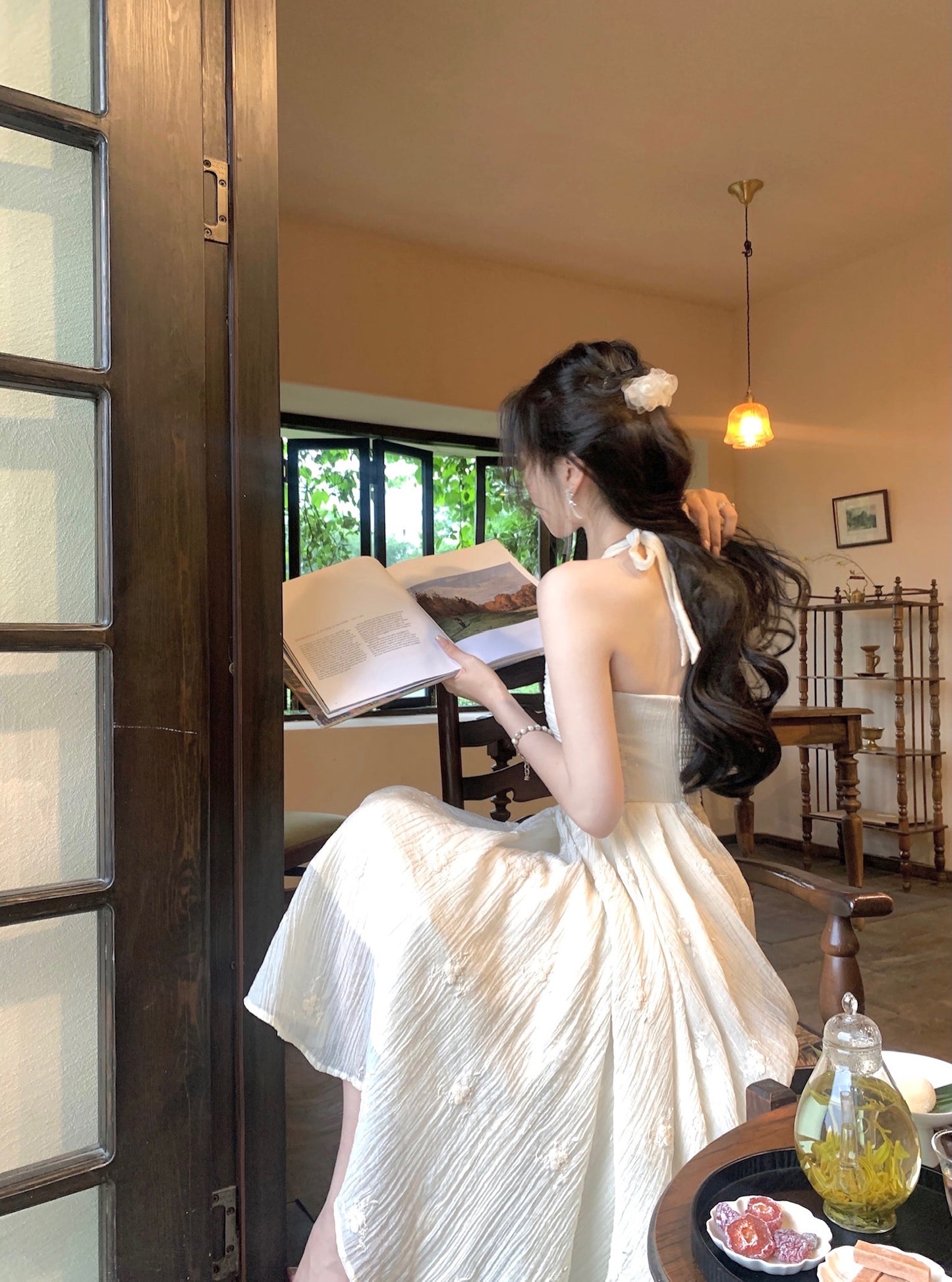 CGBXY 8153-137B 掛脖繡花褶皺收腰連衣裙