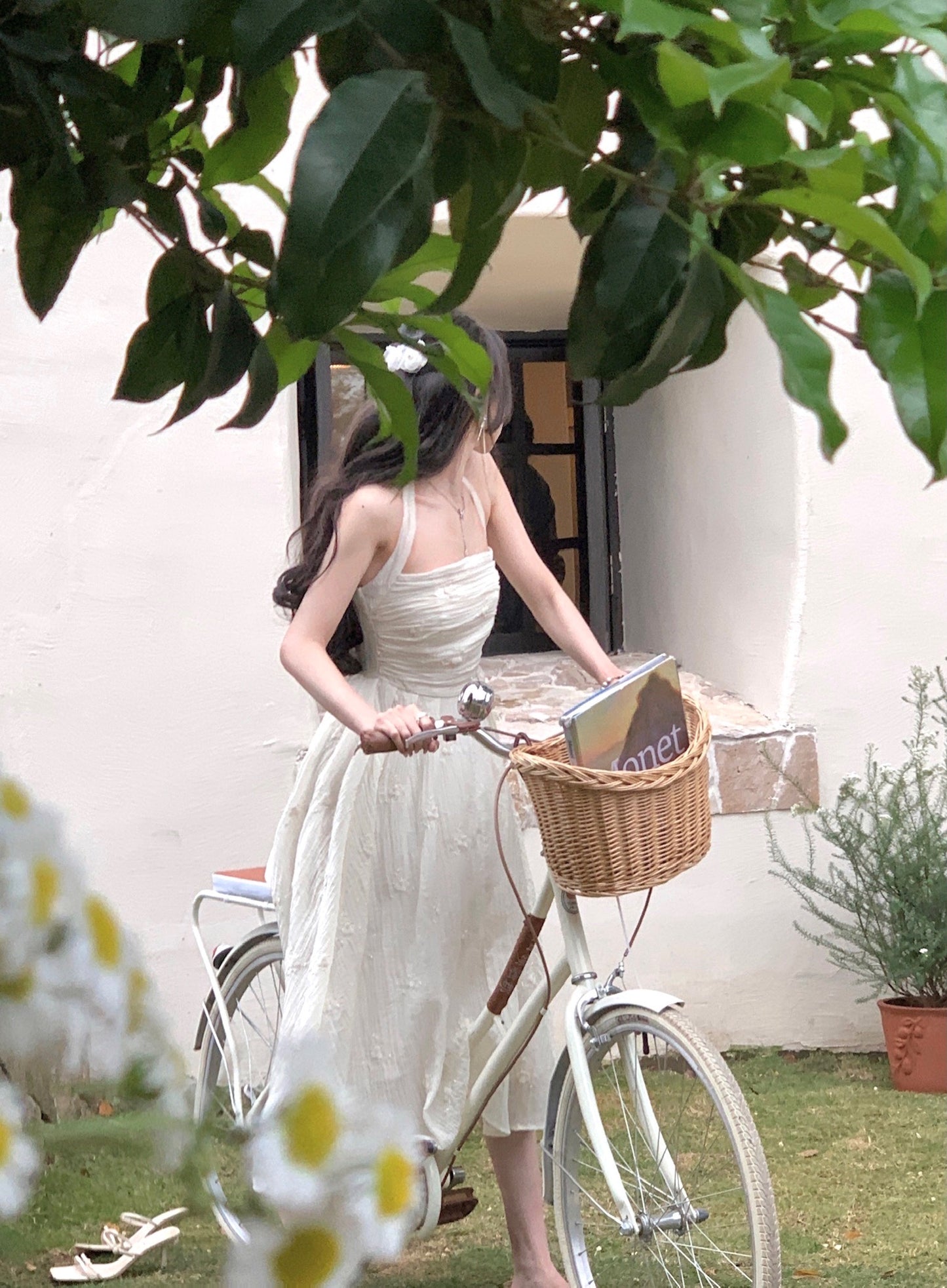 CGBXY 8153-137B 掛脖繡花褶皺收腰連衣裙