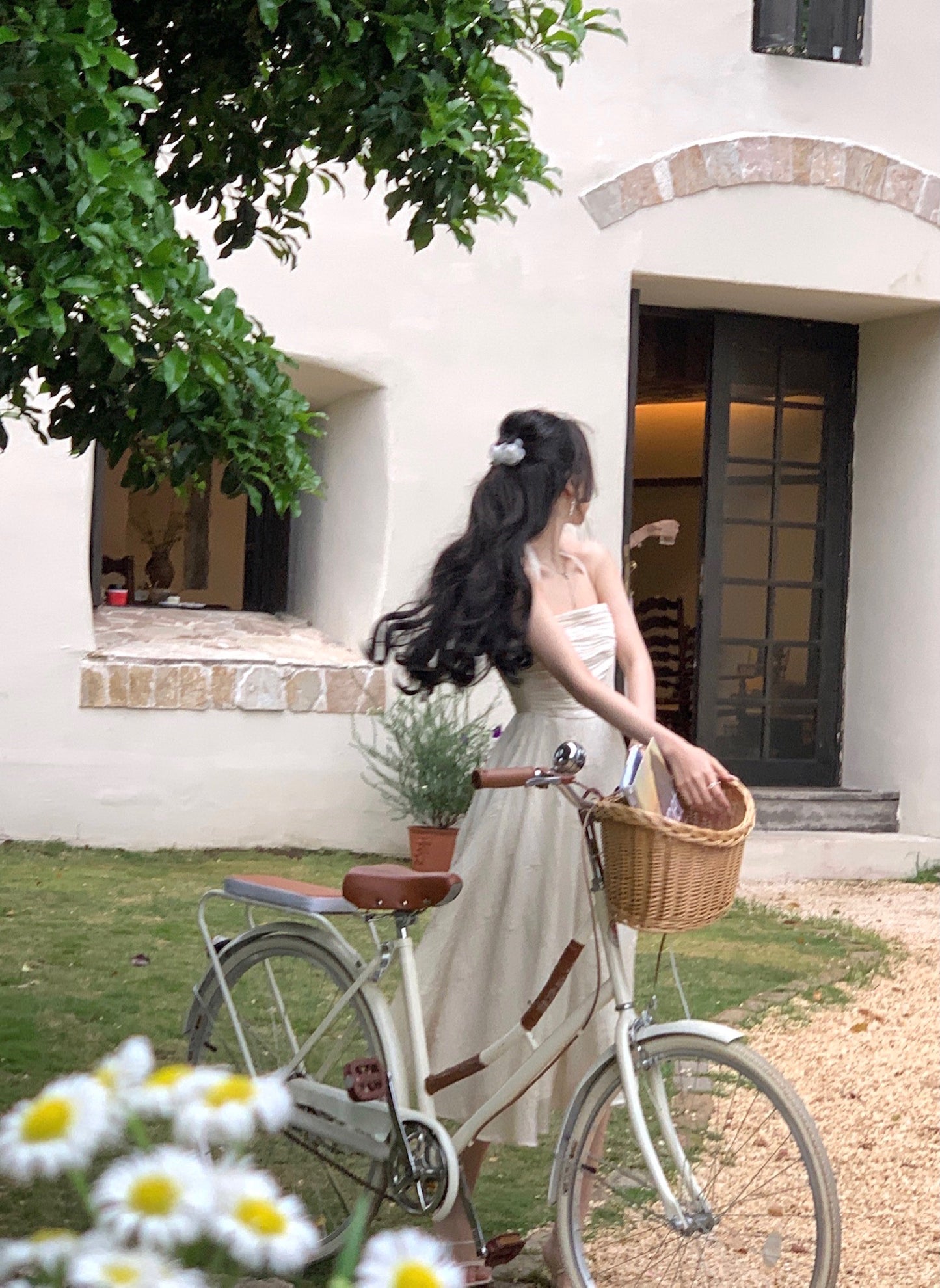 CGBXY 8153-137B 掛脖繡花褶皺收腰連衣裙