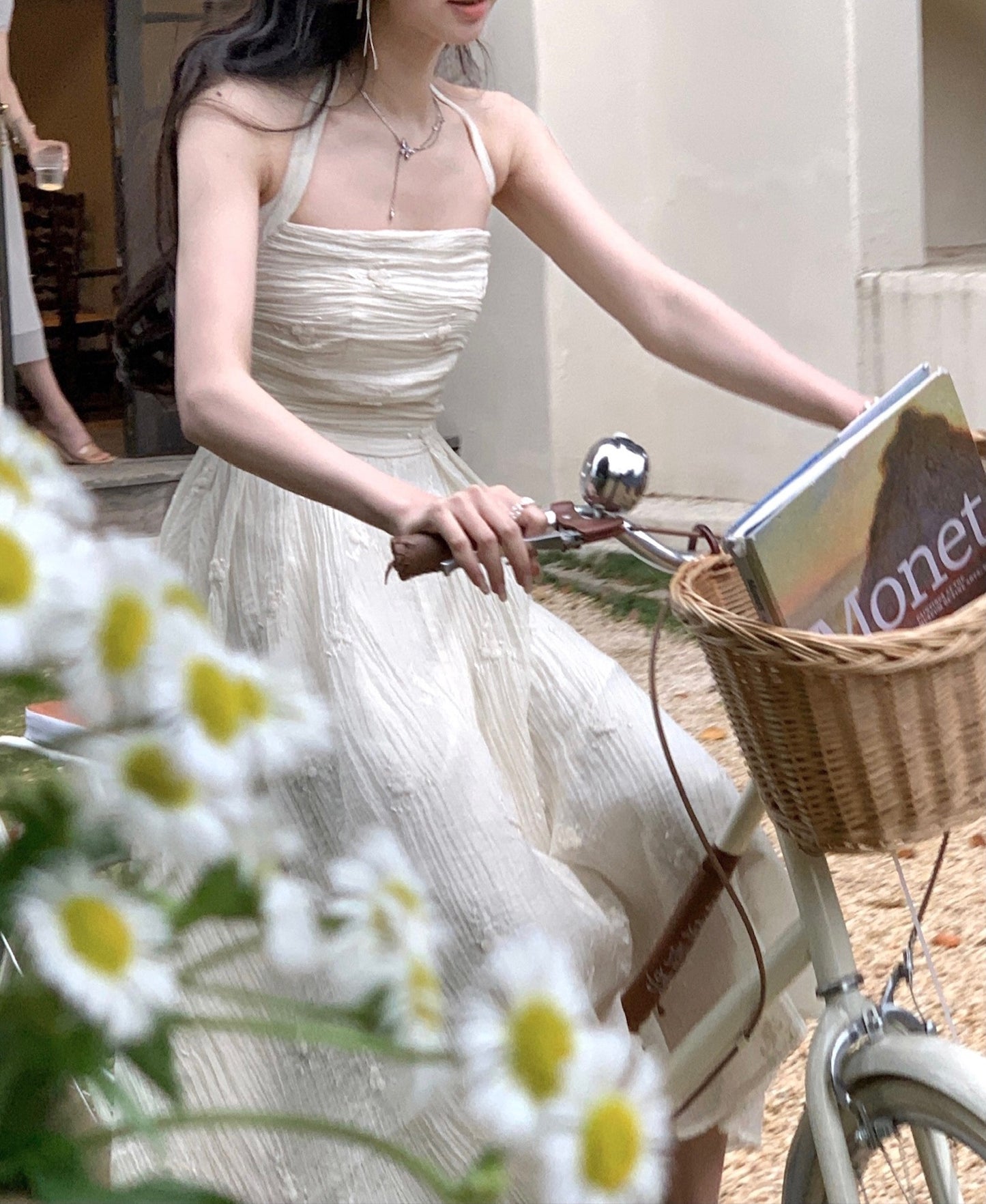 CGBXY 8153-137B 掛脖繡花褶皺收腰連衣裙