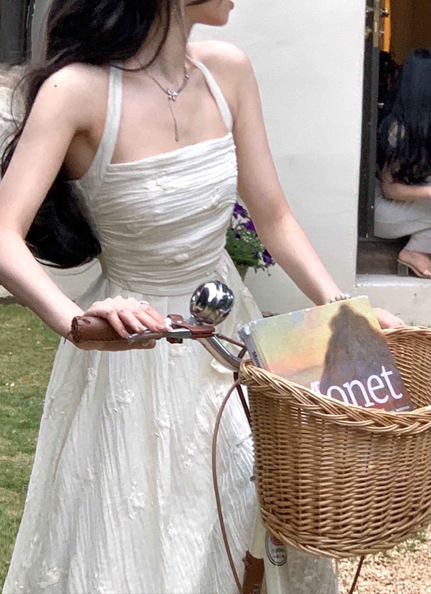 CGBXY 8153-137B 掛脖繡花褶皺收腰連衣裙