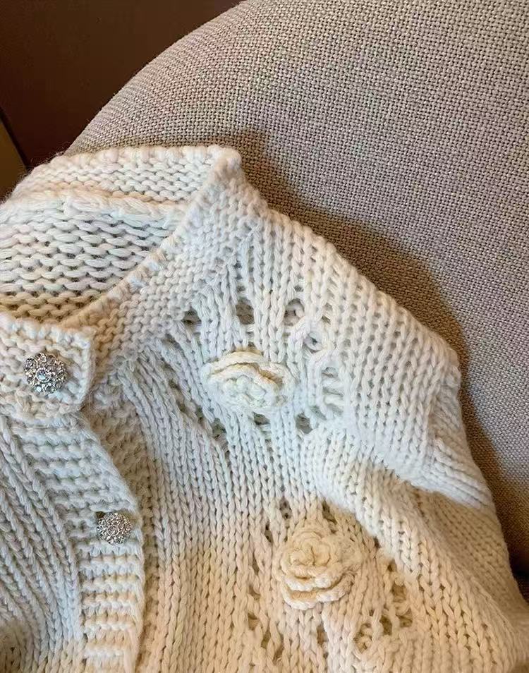 📺︎︎ CGD62805-136B  立體鉤花鏤空軟糯針織毛衣開衫