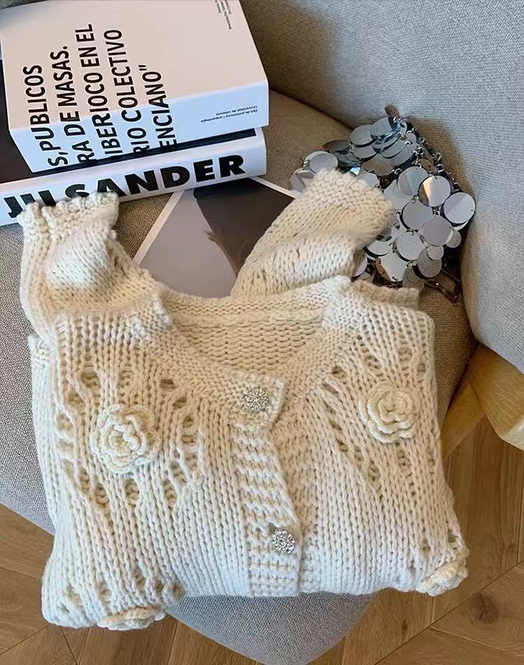 📺︎︎ CGD62805-136B  立體鉤花鏤空軟糯針織毛衣開衫