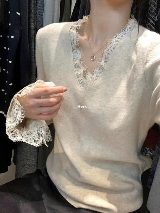 CGDM52229-54B 秋冬氣質簡約別致蕾絲拼接V領針織衫(3色)