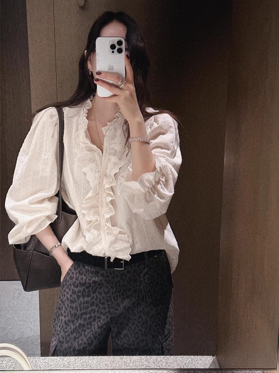 CGD6133-58B 重工刺繡蕾絲花邊寬鬆長袖襯衫(2色)