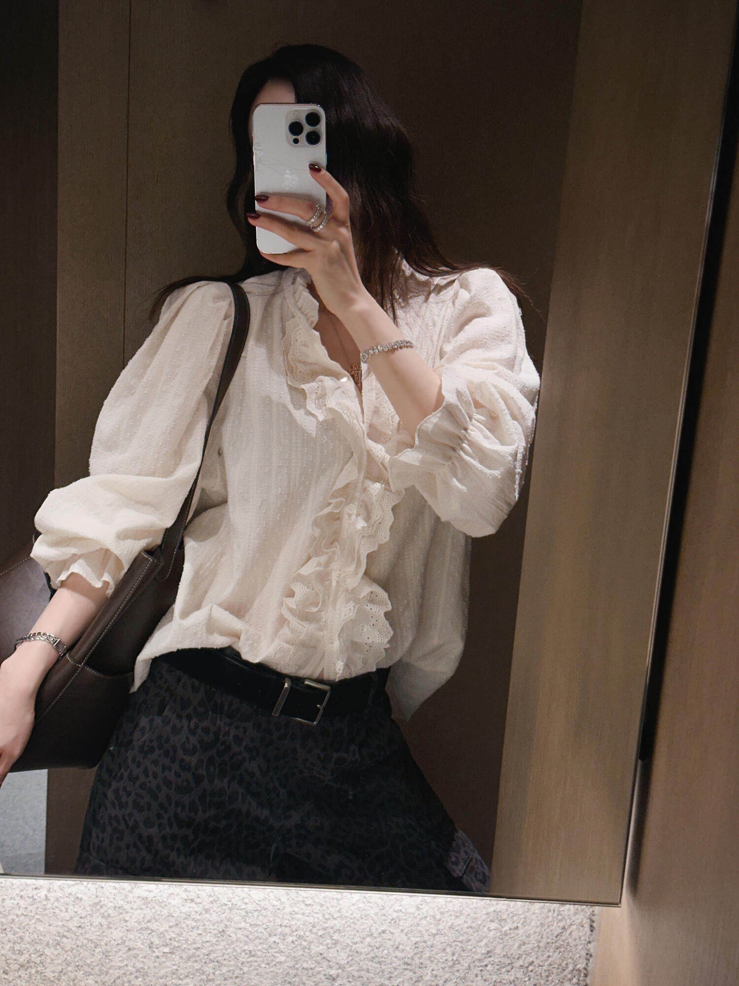 CGD6133-58B 重工刺繡蕾絲花邊寬鬆長袖襯衫(2色)