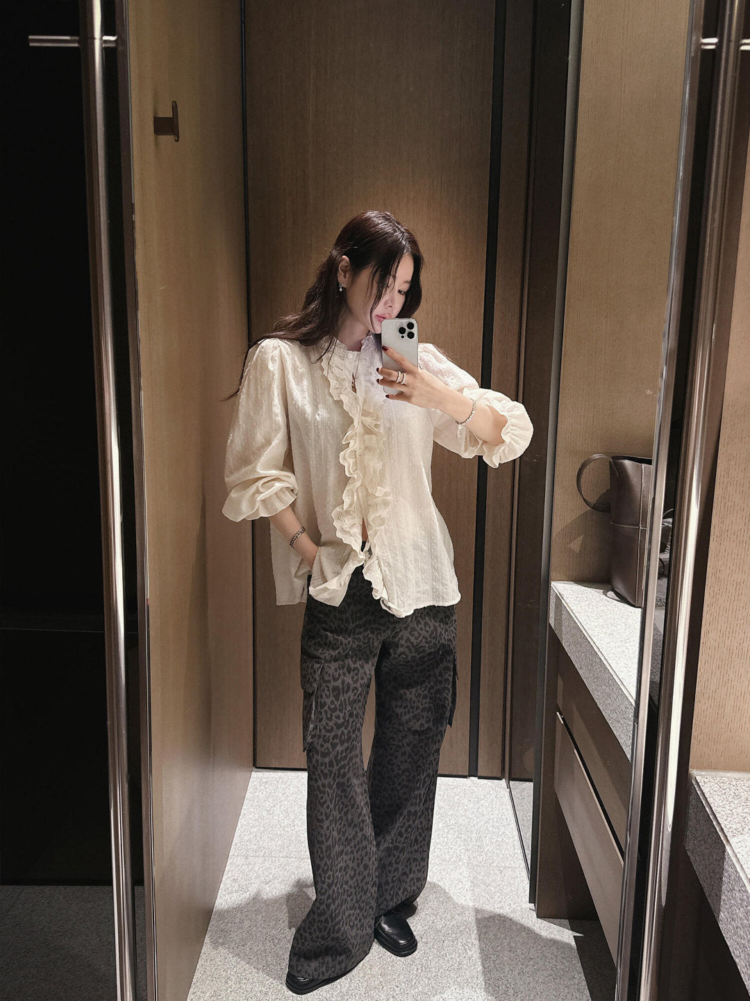 CGD6133-58B 重工刺繡蕾絲花邊寬鬆長袖襯衫(2色)