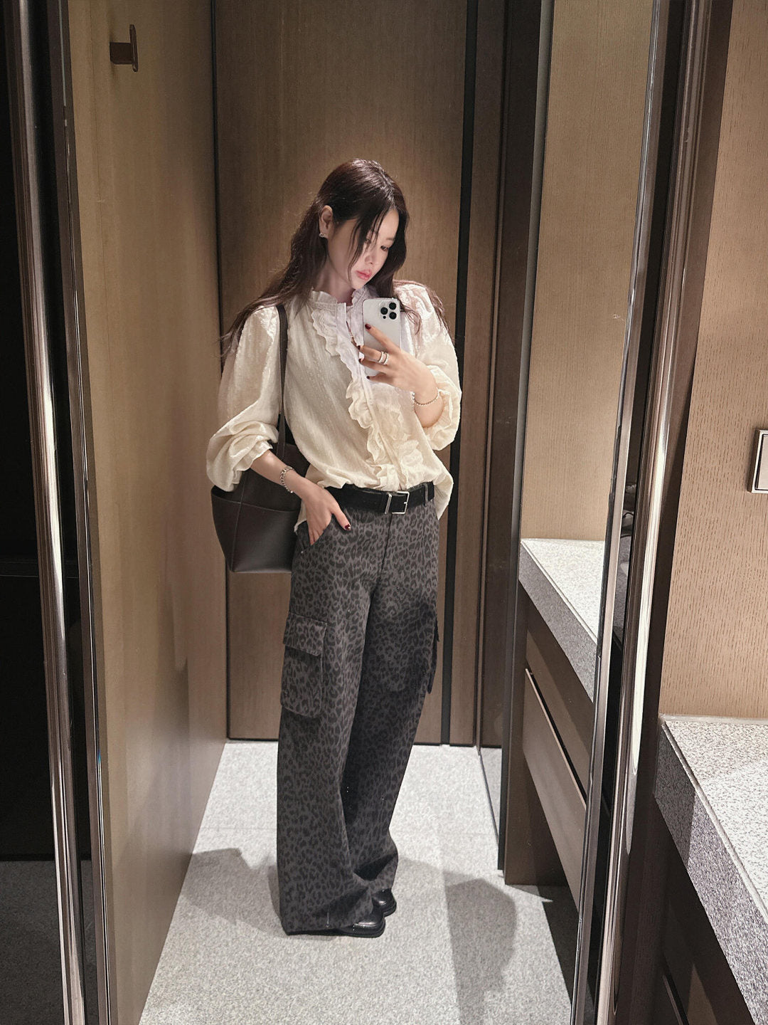 CGD6133-58B 重工刺繡蕾絲花邊寬鬆長袖襯衫(2色)