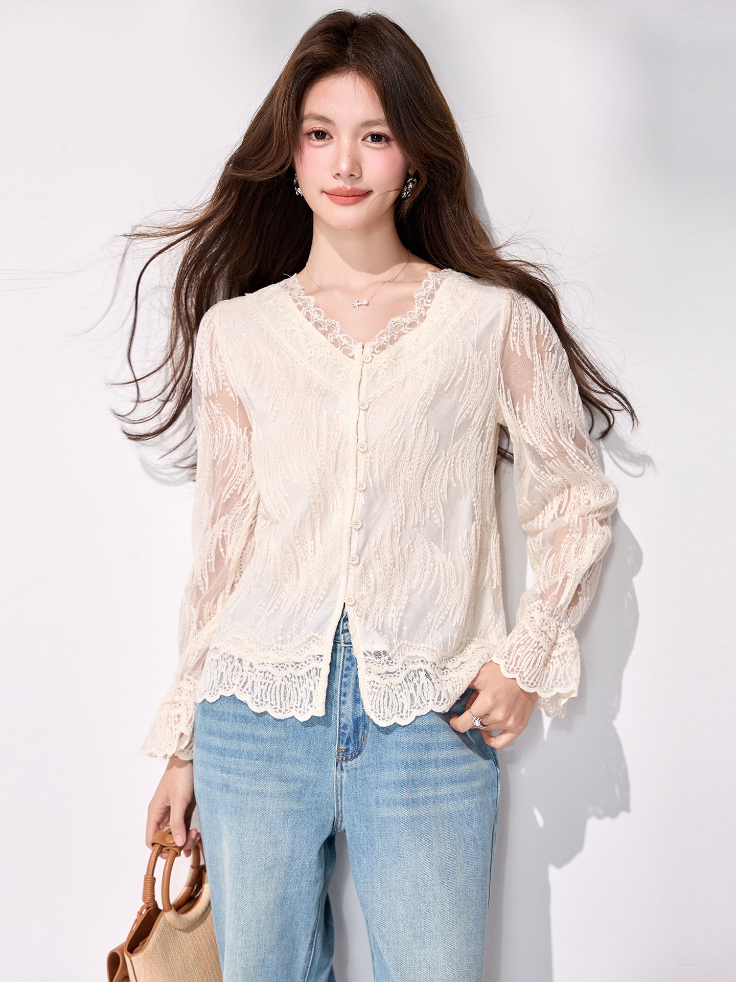 CGD12641-4B 春季蕾絲衫刺繡V領長袖襯衫