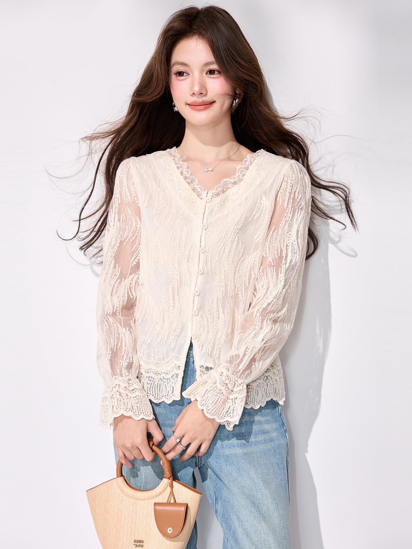 CGD12641-4B 春季蕾絲衫刺繡V領長袖襯衫