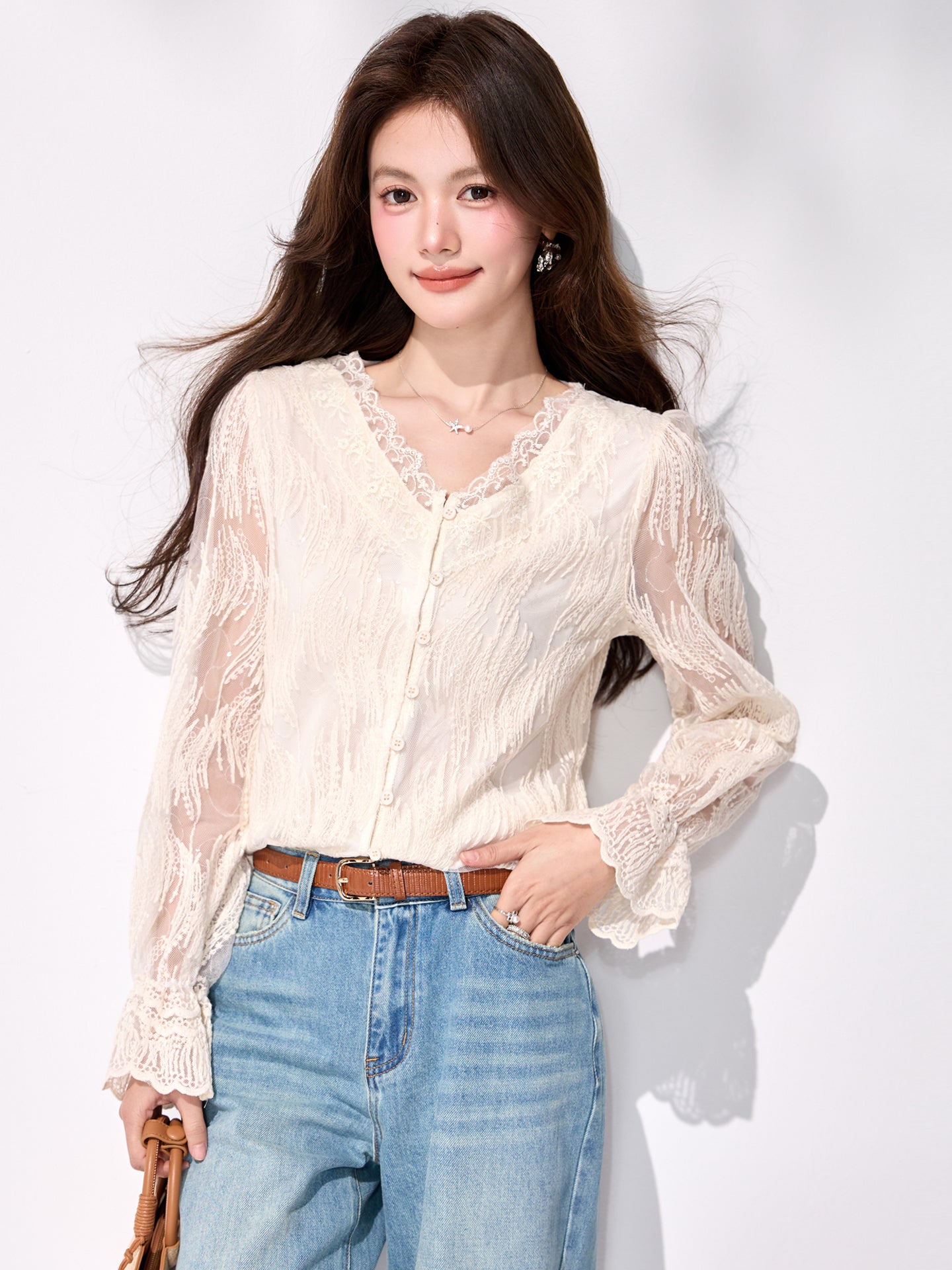 CGD12641-4B 春季蕾絲衫刺繡V領長袖襯衫